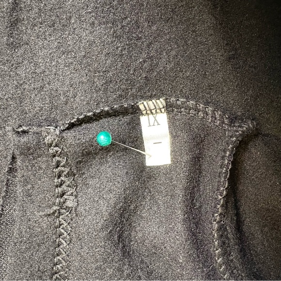 WDIRARA- pre-owned worn 1 time black with red lips printed on front 1X - Picture 11 of 11